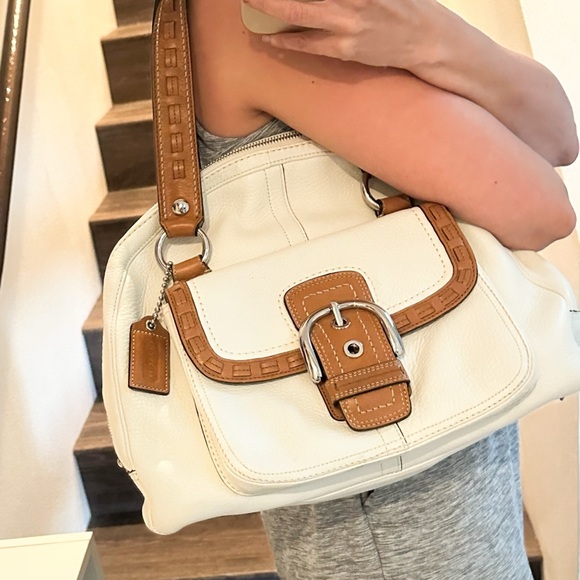 Coach Y2K SoHo Courtney Domed Buckle Satchel Soft Pebble White Leather - Picture 4 of 16